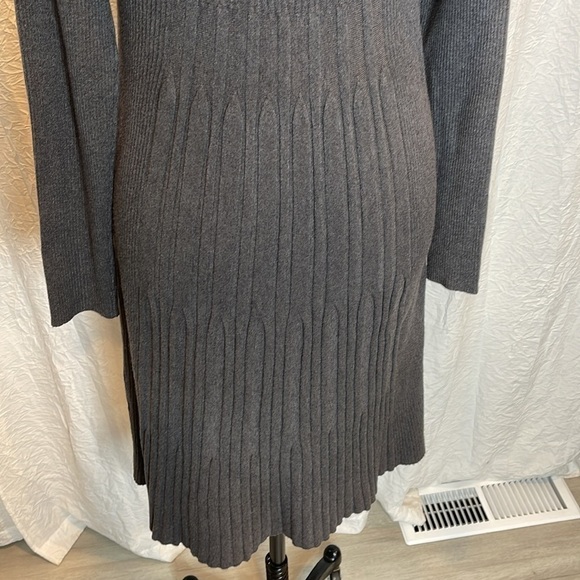 3 Sisters Gray Long Sleeve Pleated Dress Size Large - Picture 6 of 7
